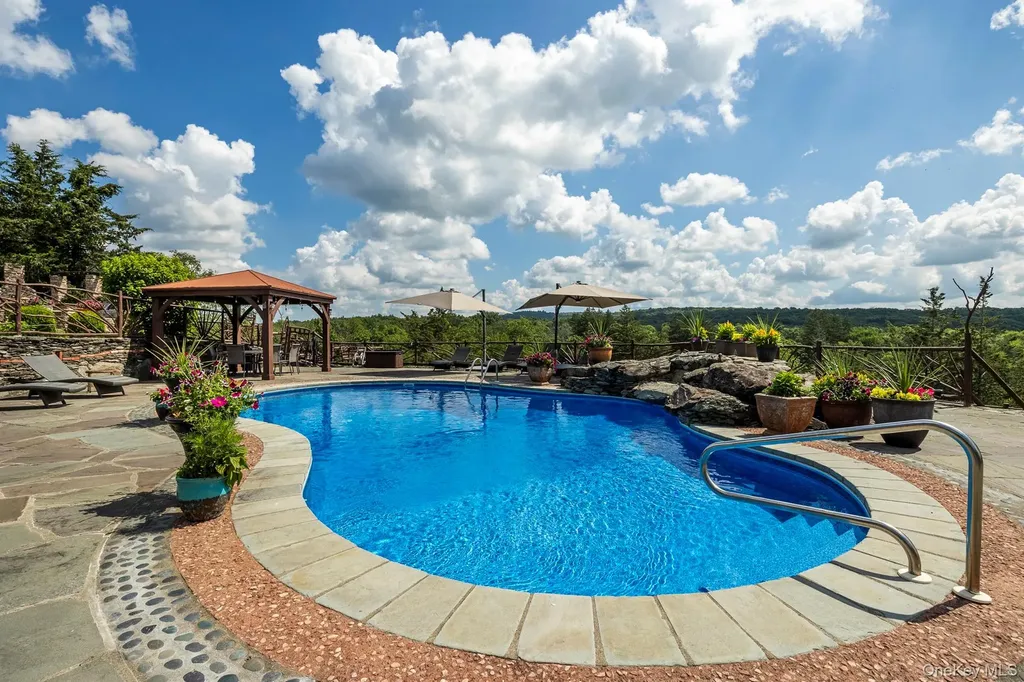 165 Drake Road Pleasant Valley NY 12569