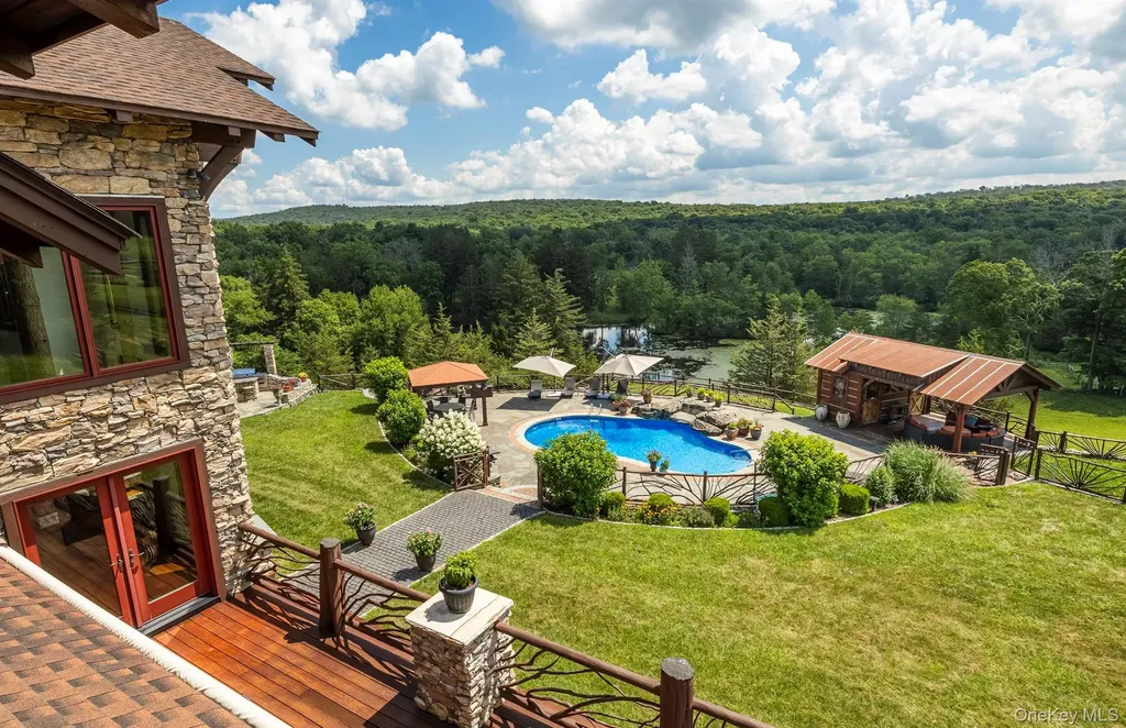 165 Drake Road Pleasant Valley NY 12569