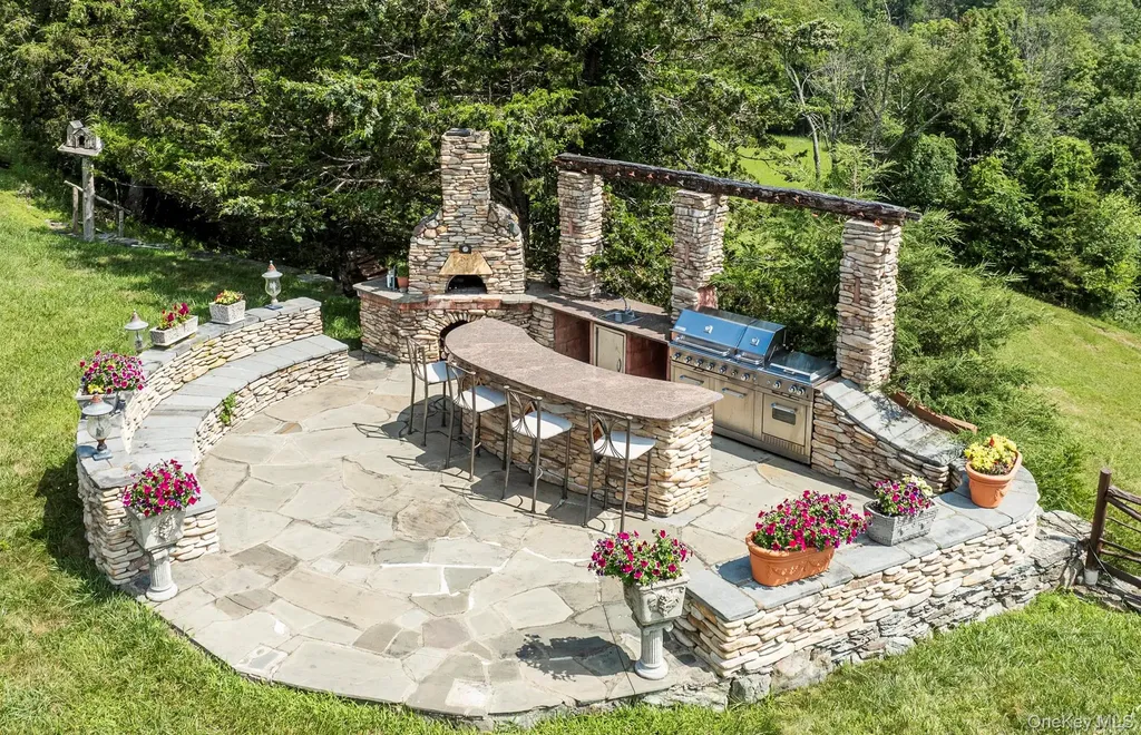 165 Drake Road Pleasant Valley NY 12569
