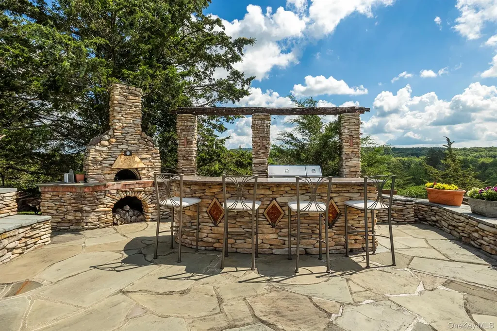165 Drake Road Pleasant Valley NY 12569
