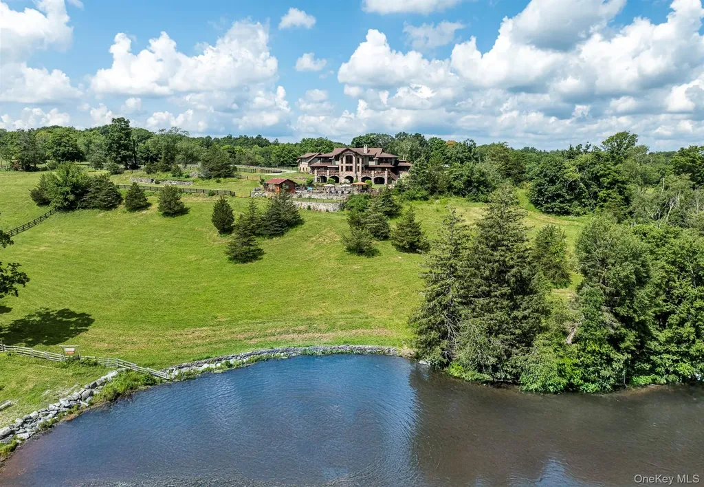 165 Drake Road Pleasant Valley NY 12569