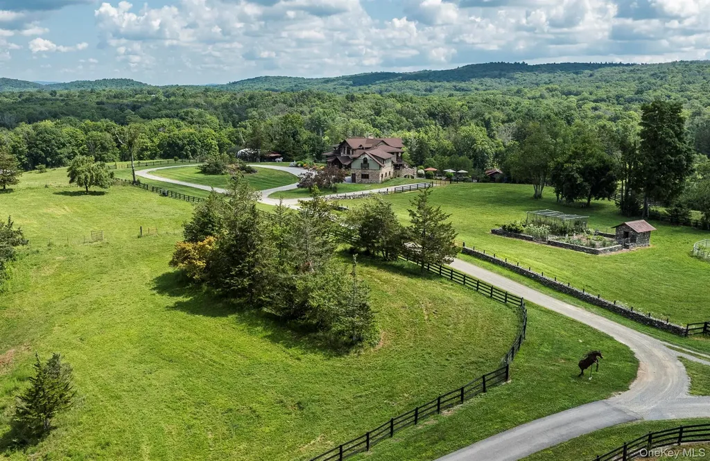 165 Drake Road Pleasant Valley NY 12569