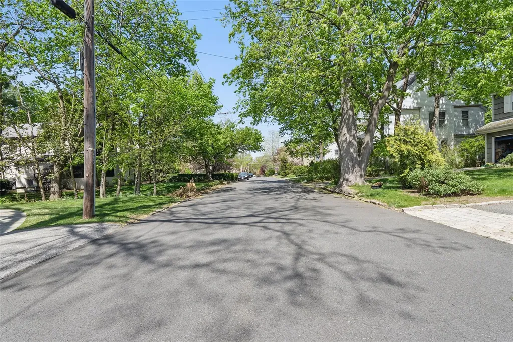 141 Lyons Road Scarsdale NY 10583