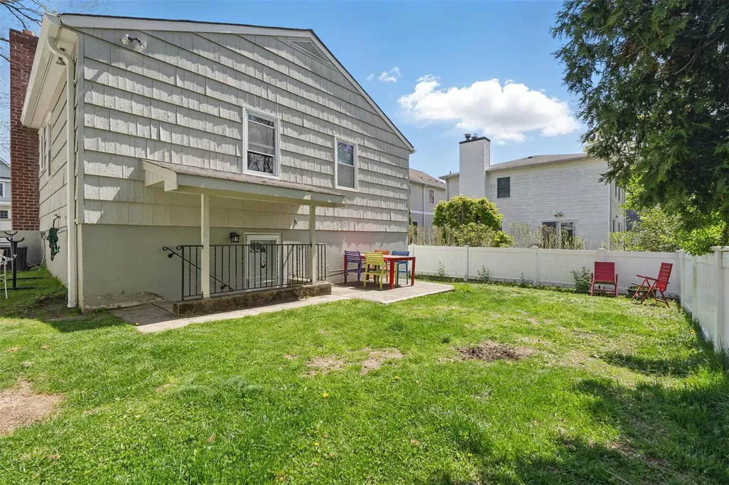 141 Lyons Road Scarsdale NY 10583