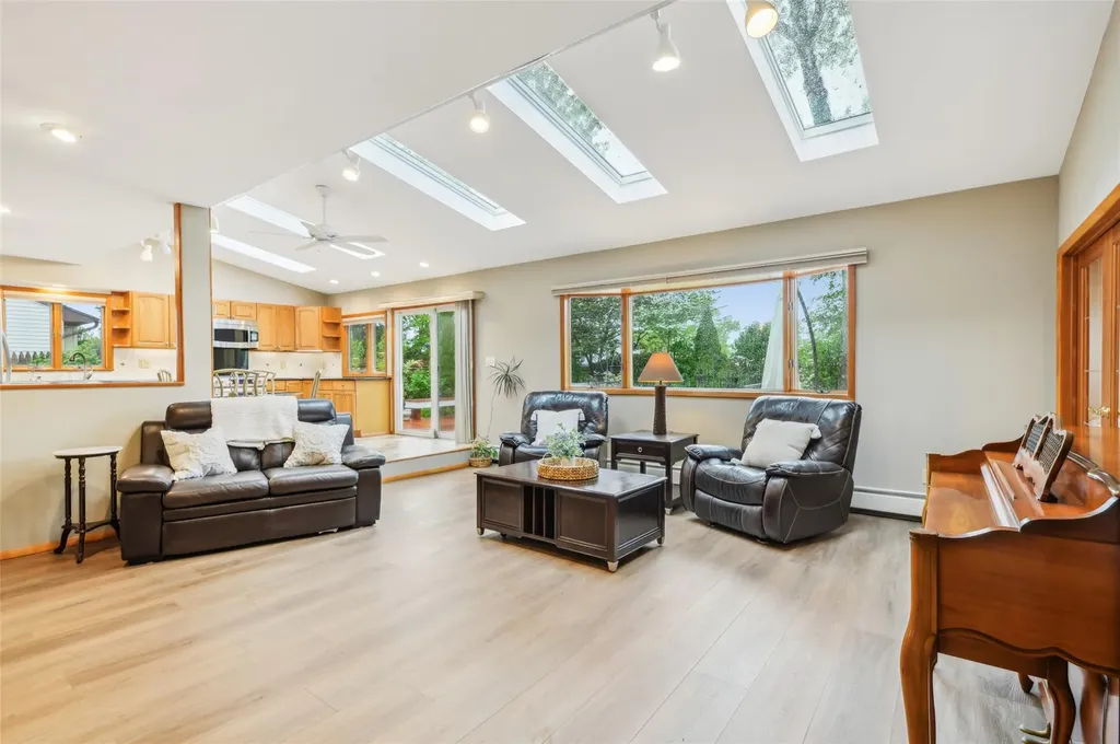 52 Bowman Lane Kings Park NY 11754