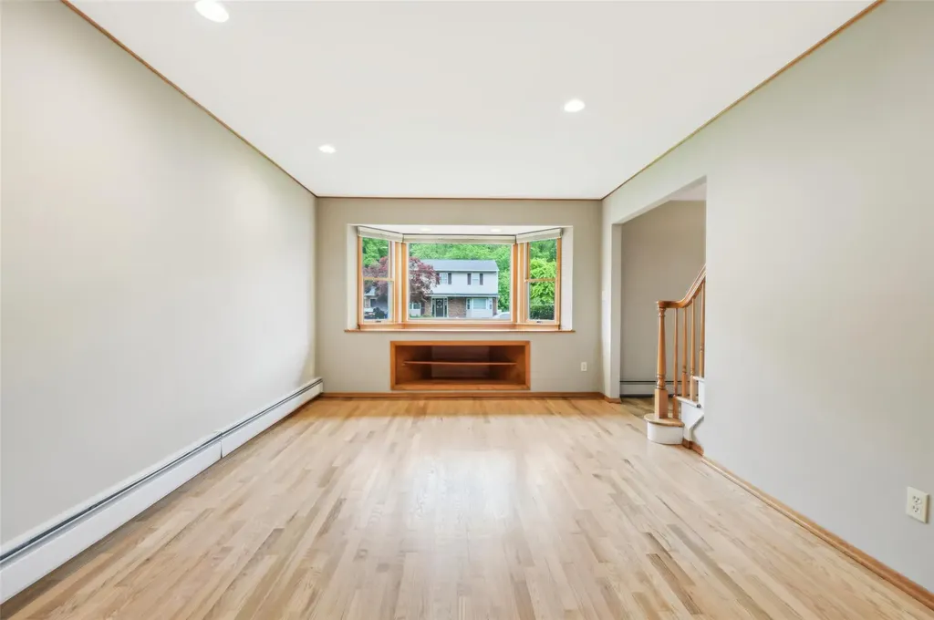 52 Bowman Lane Kings Park NY 11754