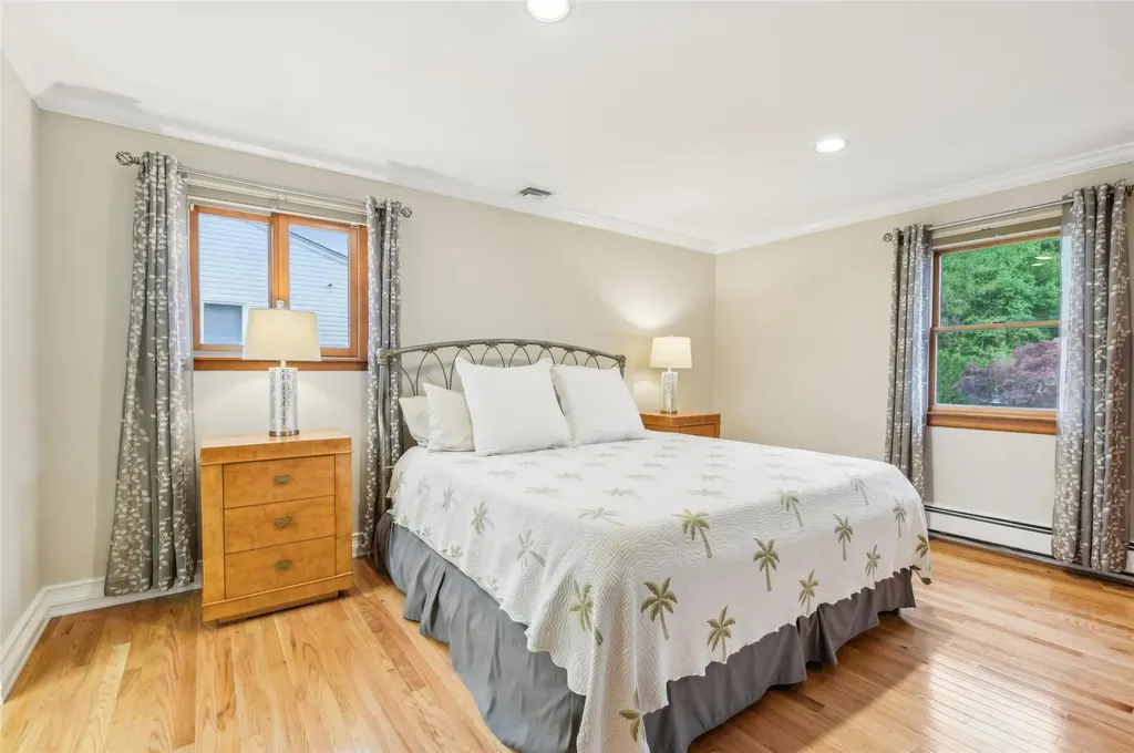52 Bowman Lane Kings Park NY 11754