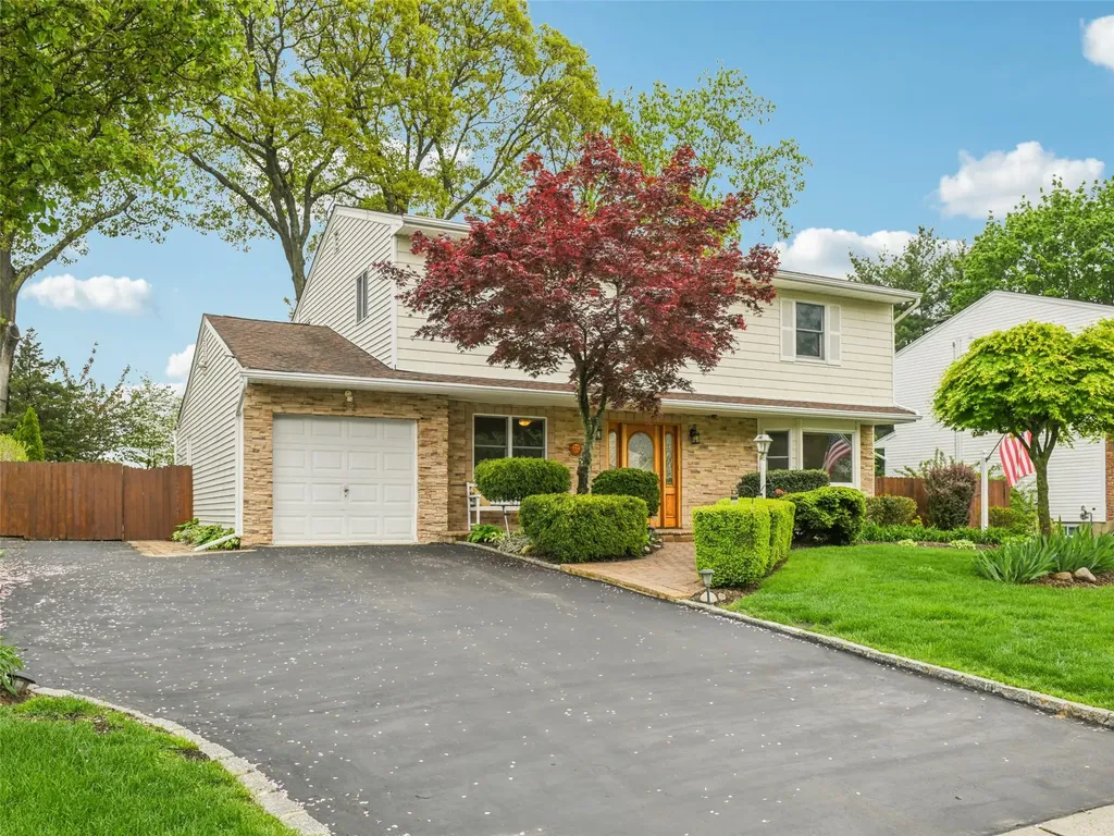 52 Bowman Lane Kings Park NY 11754