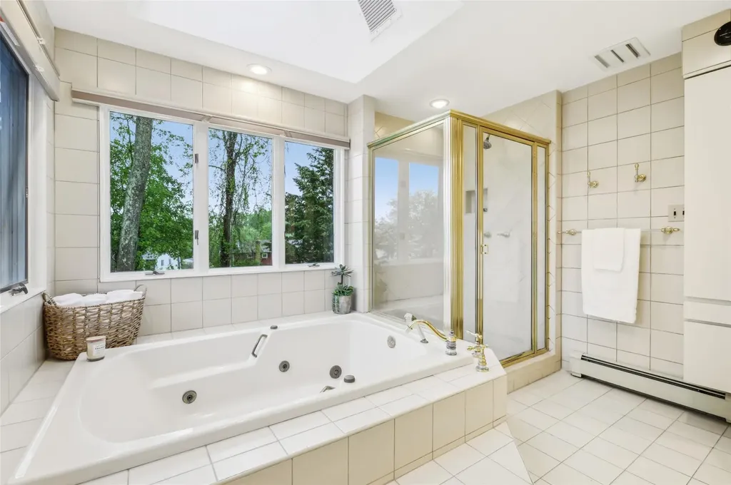 52 Bowman Lane Kings Park NY 11754