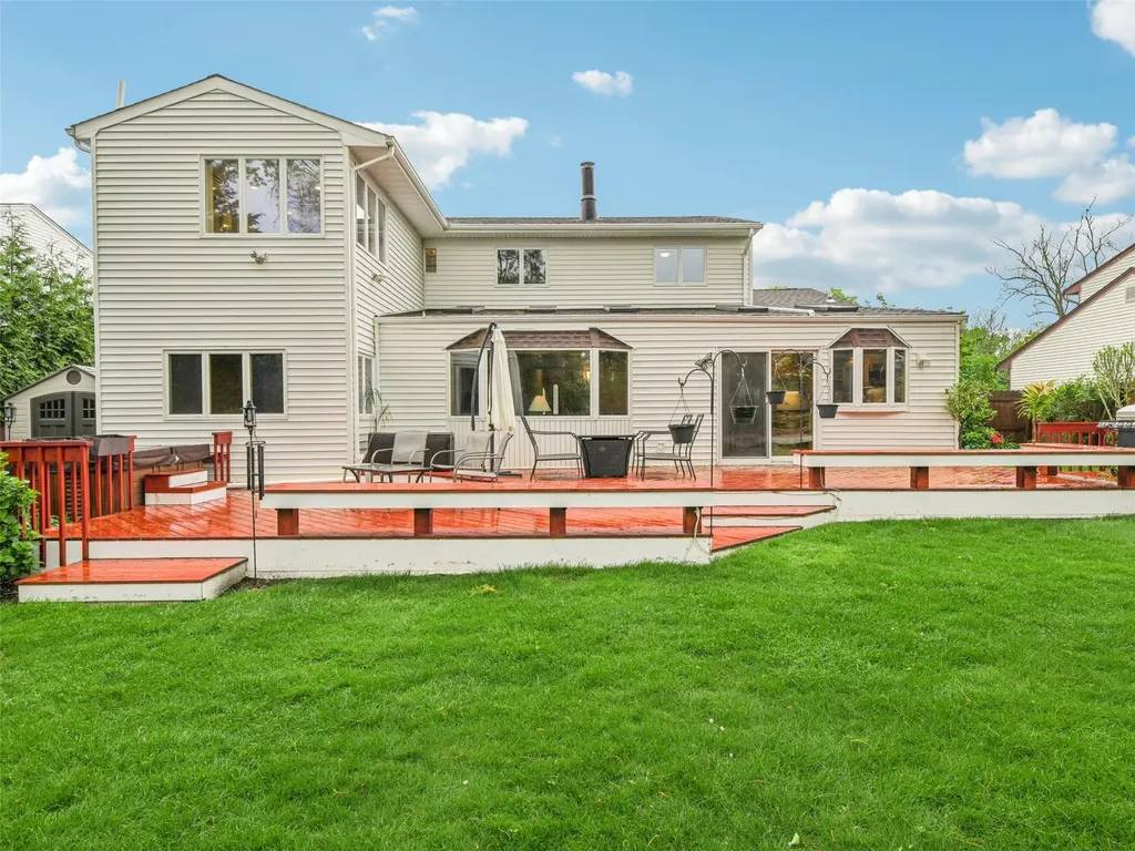 52 Bowman Lane Kings Park NY 11754