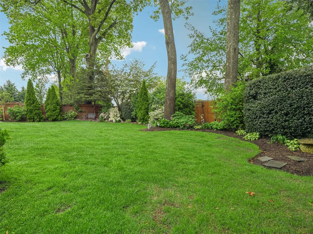 52 Bowman Lane Kings Park NY 11754