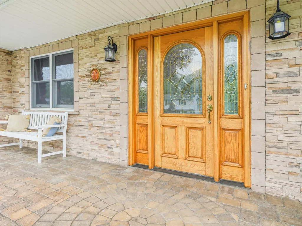 52 Bowman Lane Kings Park NY 11754