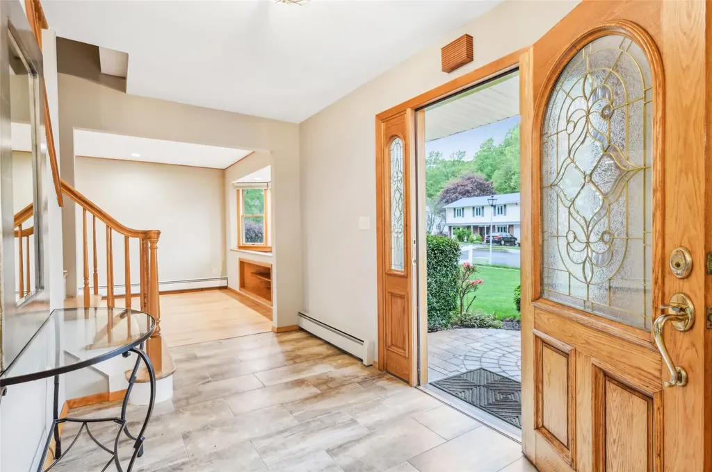 52 Bowman Lane Kings Park NY 11754