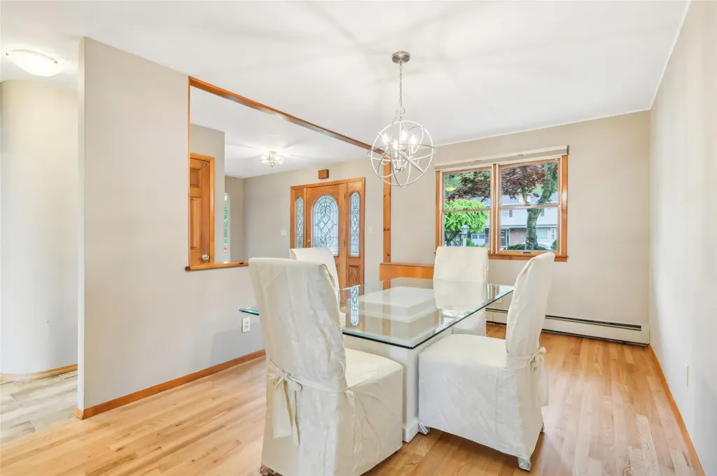 52 Bowman Lane Kings Park NY 11754