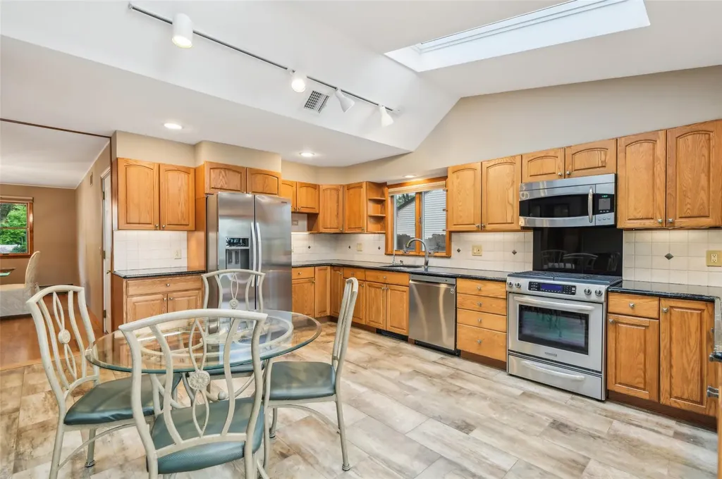 52 Bowman Lane Kings Park NY 11754