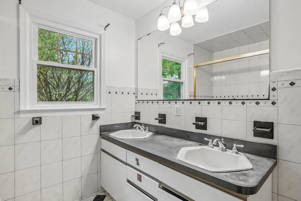 13 Pine Street Mount Kisco NY 10549