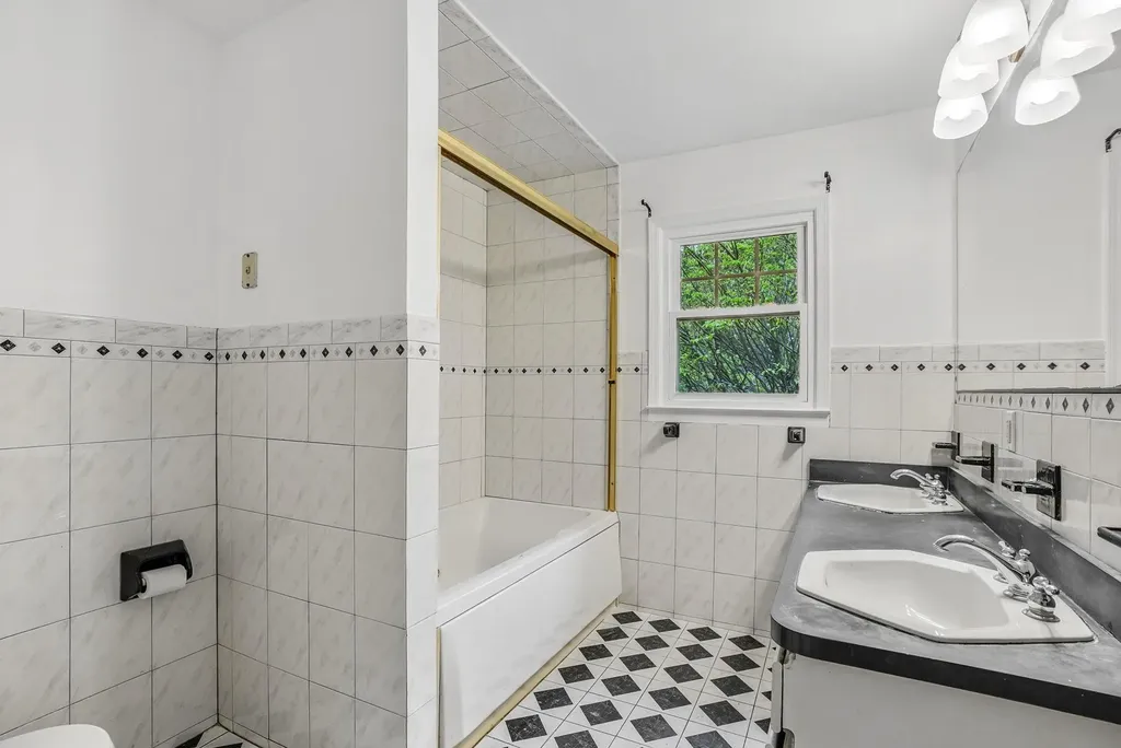 13 Pine Street Mount Kisco NY 10549