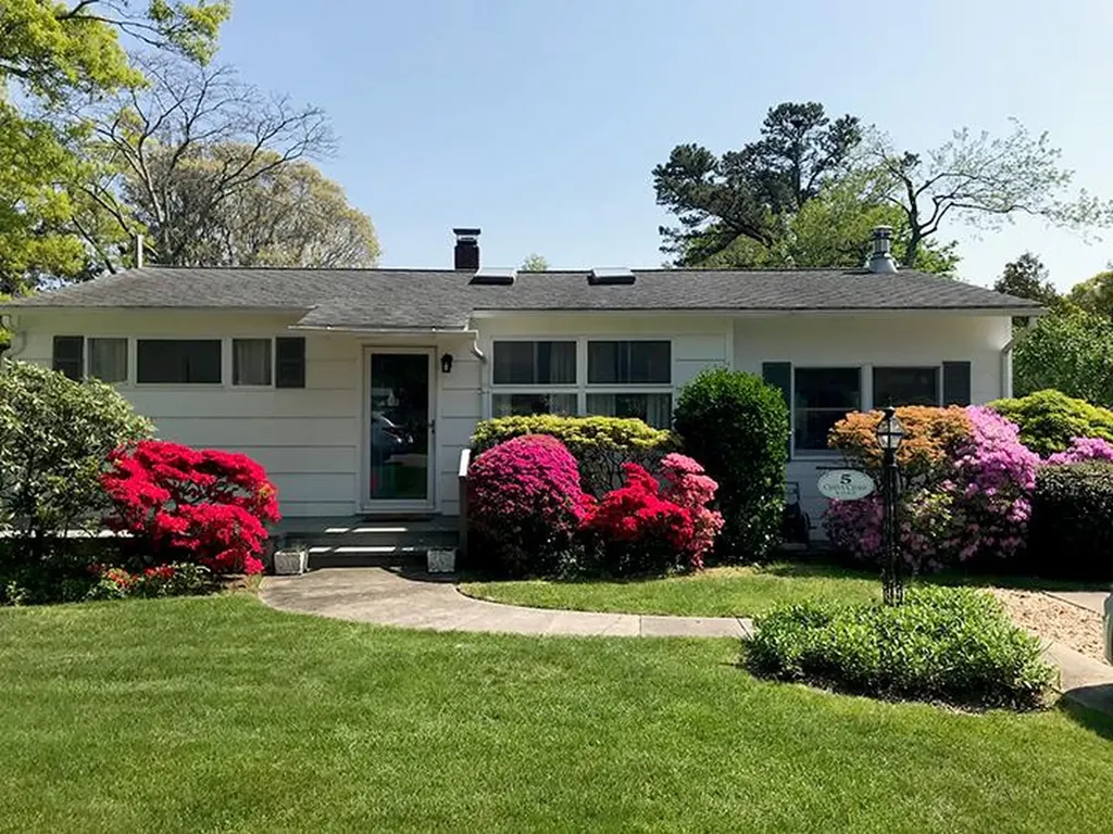 5 Chevy Chase Road Hampton Bays NY 11946