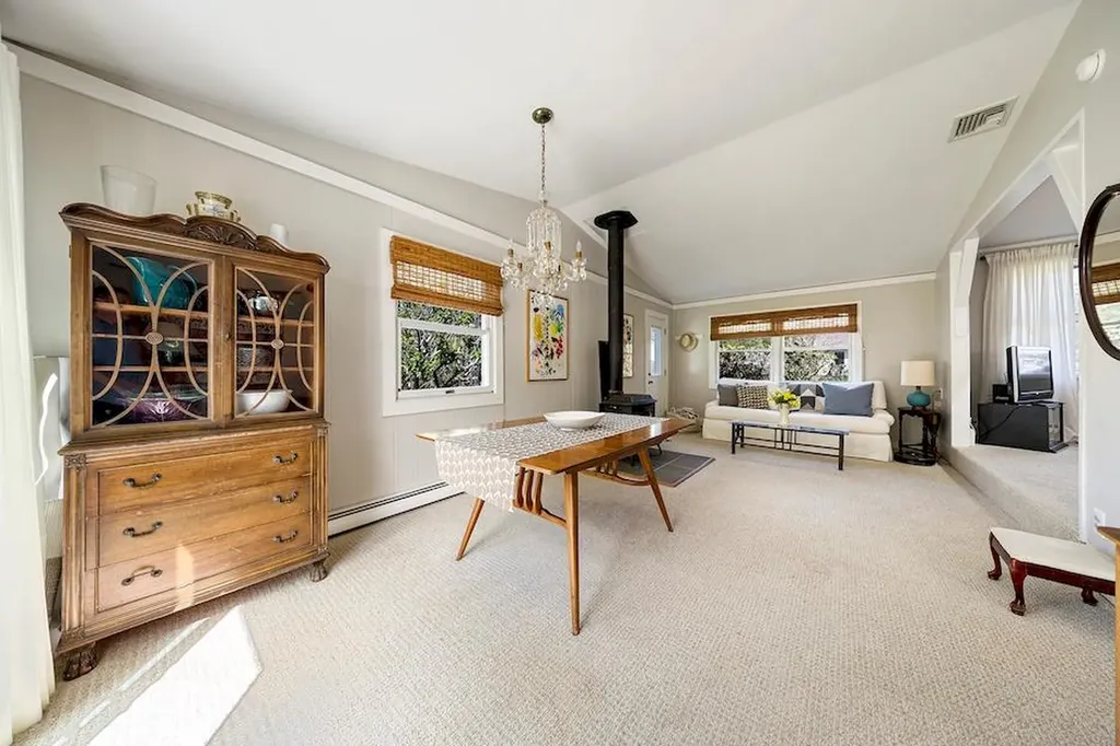 5 Chevy Chase Road Hampton Bays NY 11946