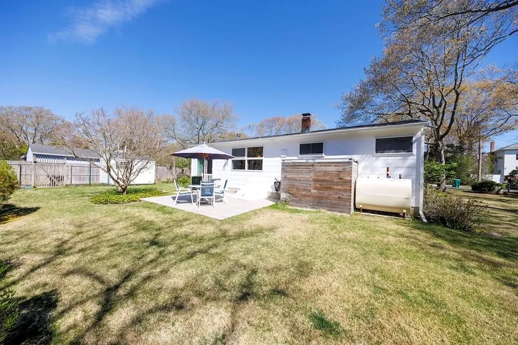 5 Chevy Chase Road Hampton Bays NY 11946
