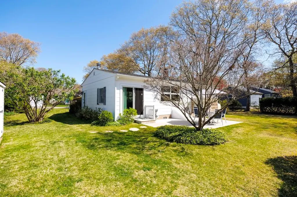 5 Chevy Chase Road Hampton Bays NY 11946