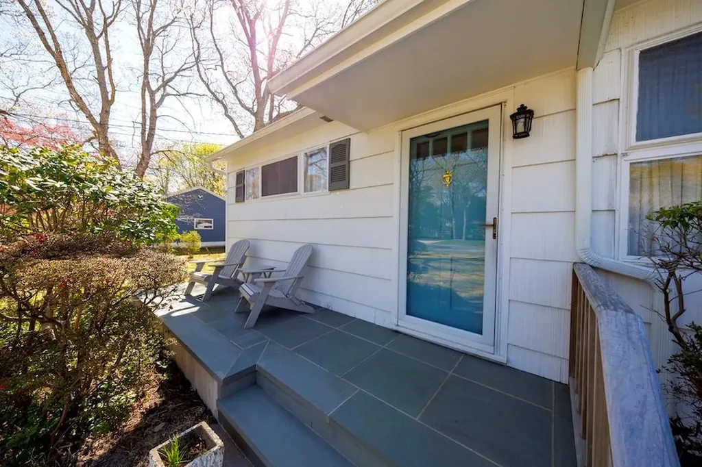5 Chevy Chase Road Hampton Bays NY 11946