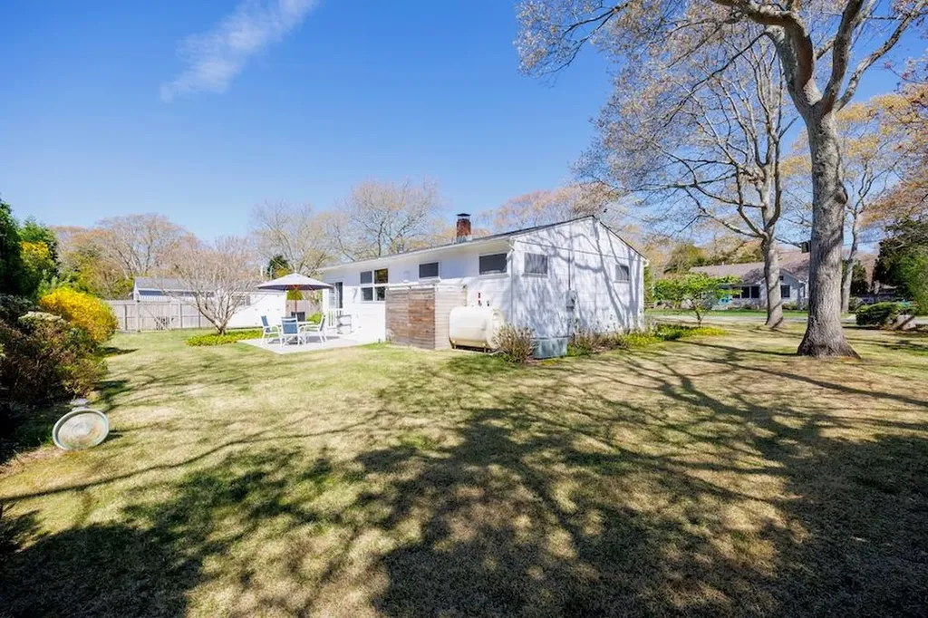 5 Chevy Chase Road Hampton Bays NY 11946