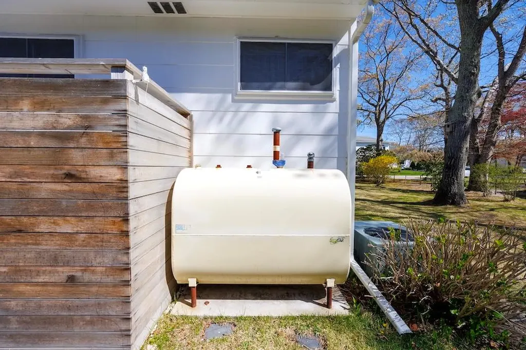 5 Chevy Chase Road Hampton Bays NY 11946