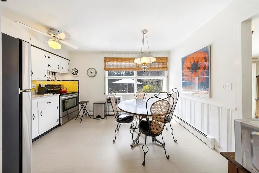 5 Chevy Chase Road Hampton Bays NY 11946