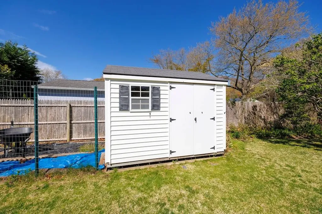 5 Chevy Chase Road Hampton Bays NY 11946