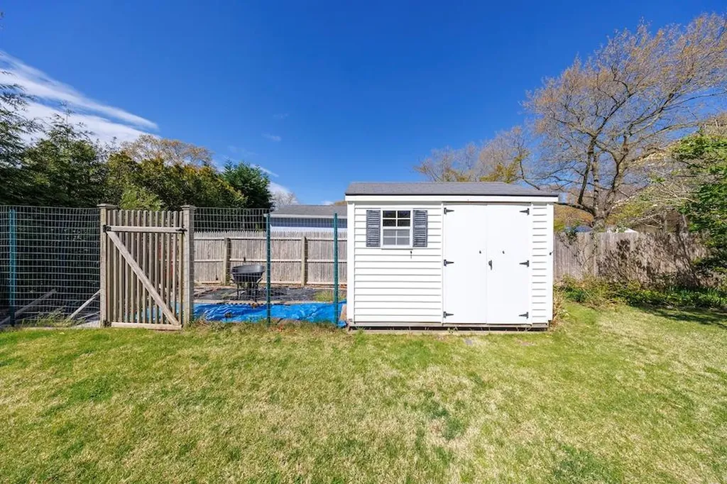 5 Chevy Chase Road Hampton Bays NY 11946