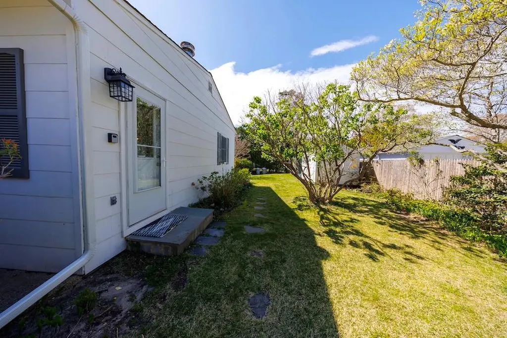5 Chevy Chase Road Hampton Bays NY 11946