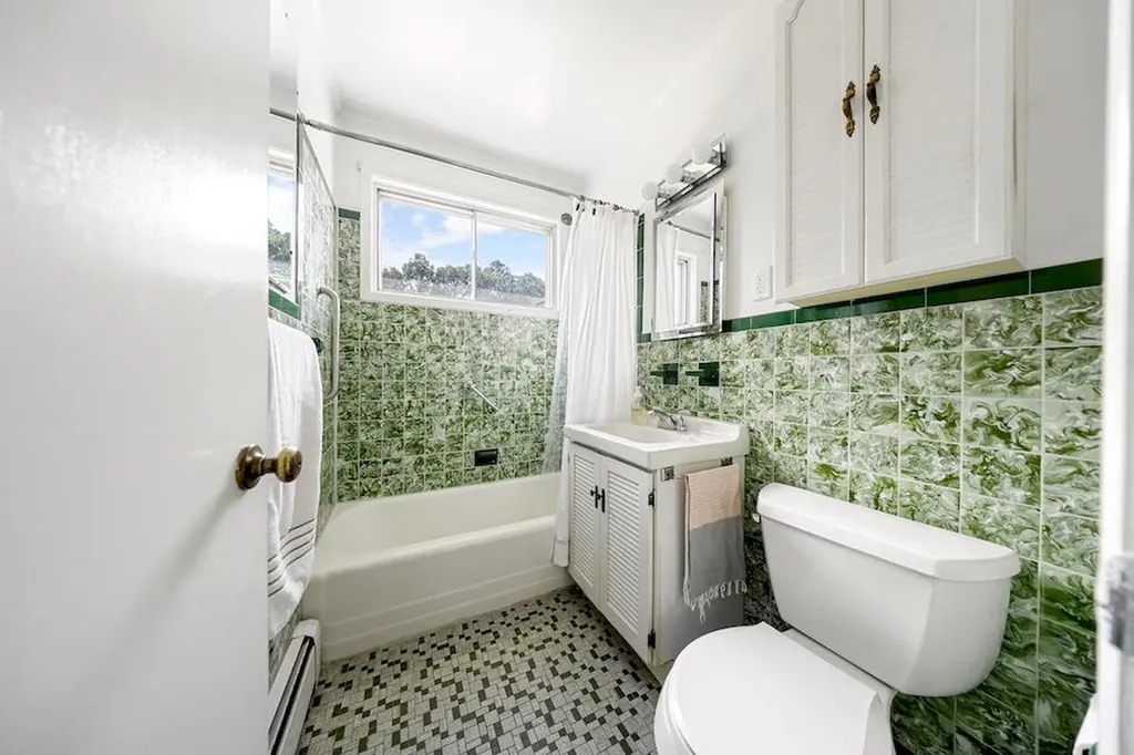 5 Chevy Chase Road Hampton Bays NY 11946