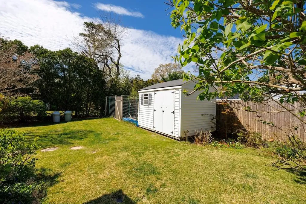 5 Chevy Chase Road Hampton Bays NY 11946
