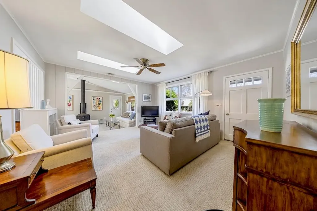 5 Chevy Chase Road Hampton Bays NY 11946
