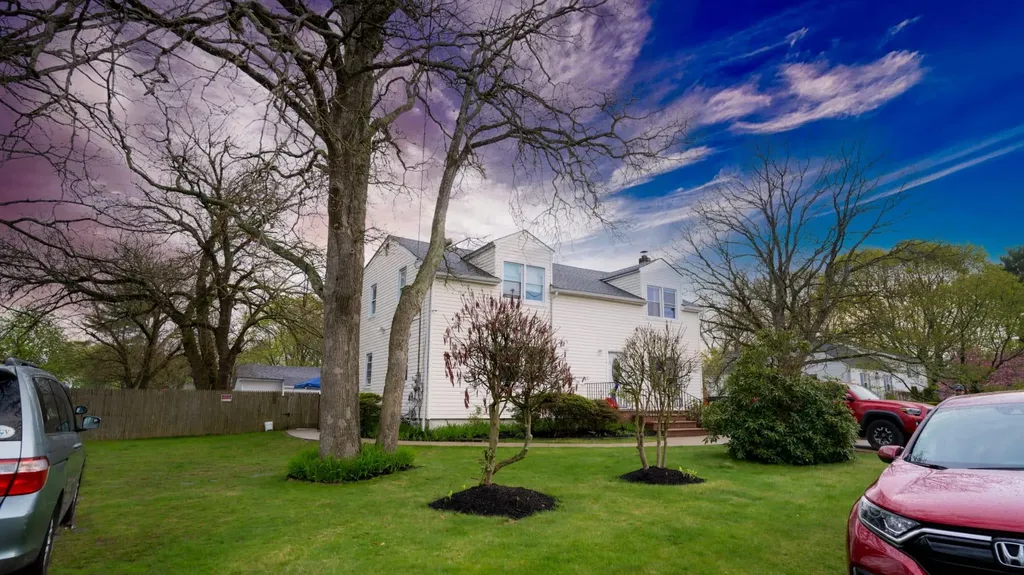 44 Massachusetts Avenue Bay Shore NY 11706