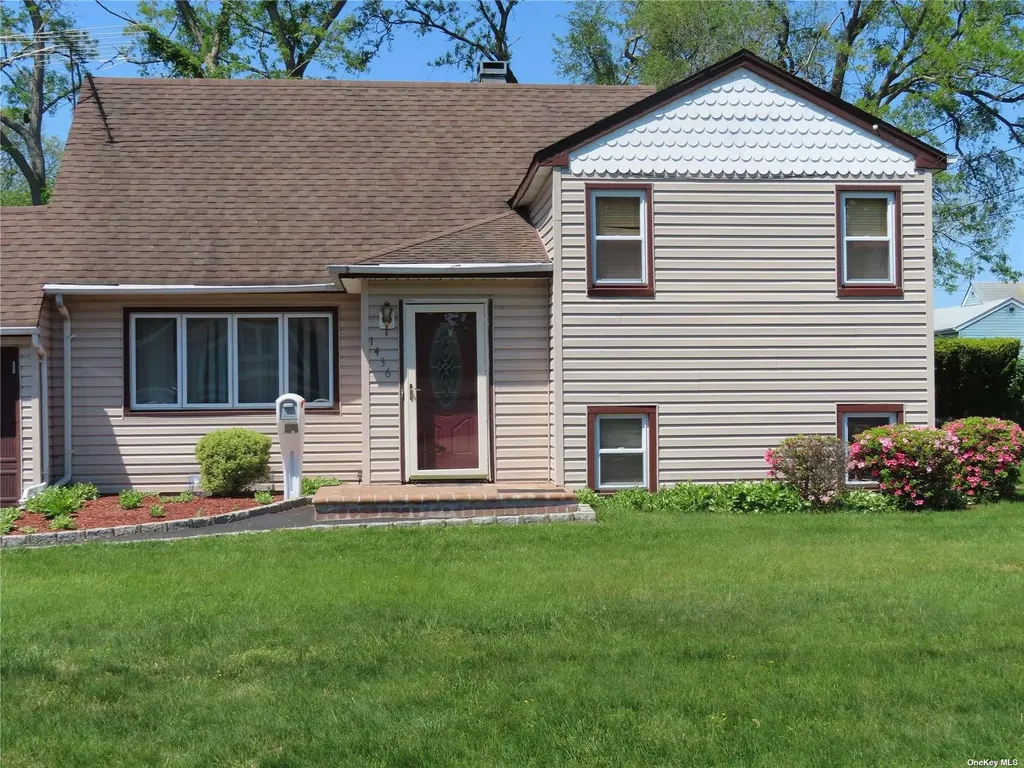 1436 Peters Boulevard Bay Shore NY 11706