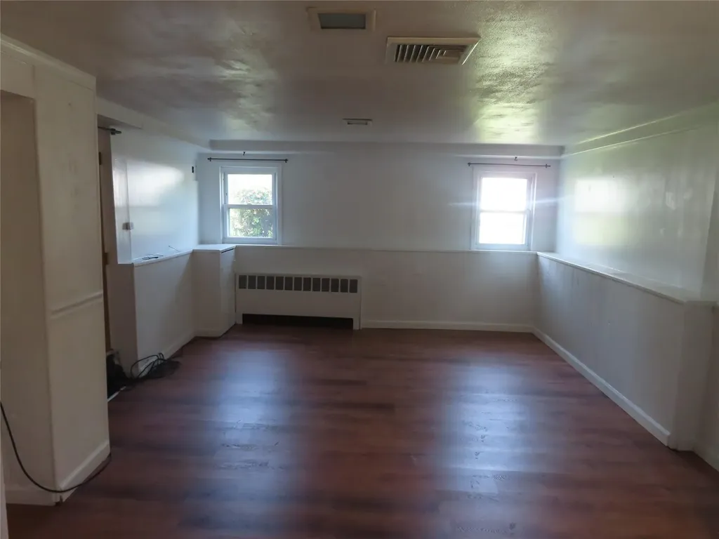 1436 Peters Boulevard Bay Shore NY 11706