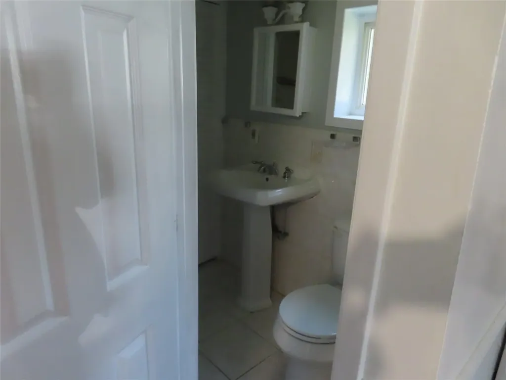 1436 Peters Boulevard Bay Shore NY 11706