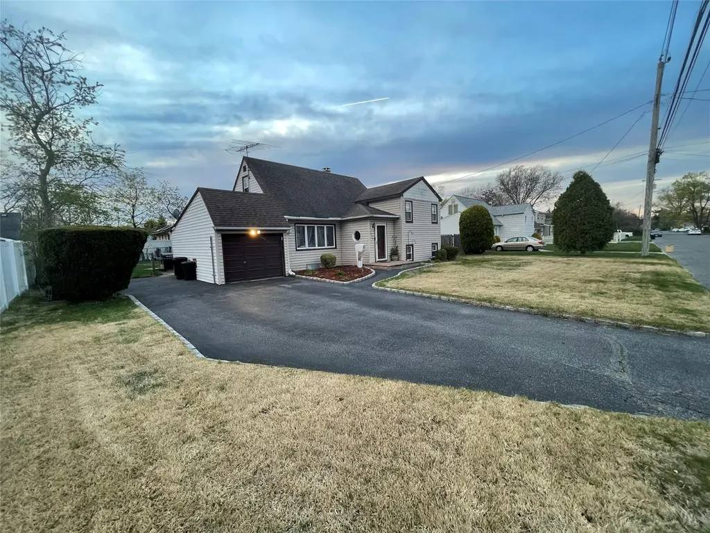 1436 Peters Boulevard Bay Shore NY 11706