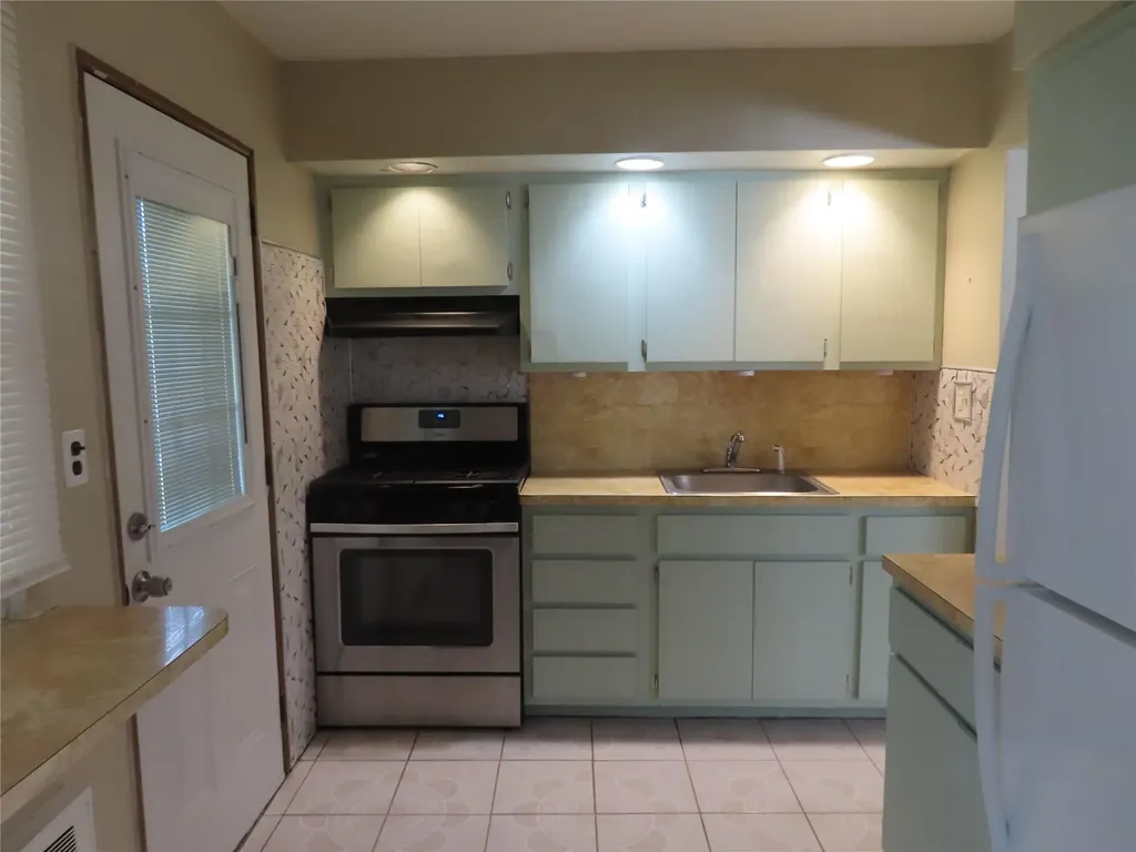 1436 Peters Boulevard Bay Shore NY 11706