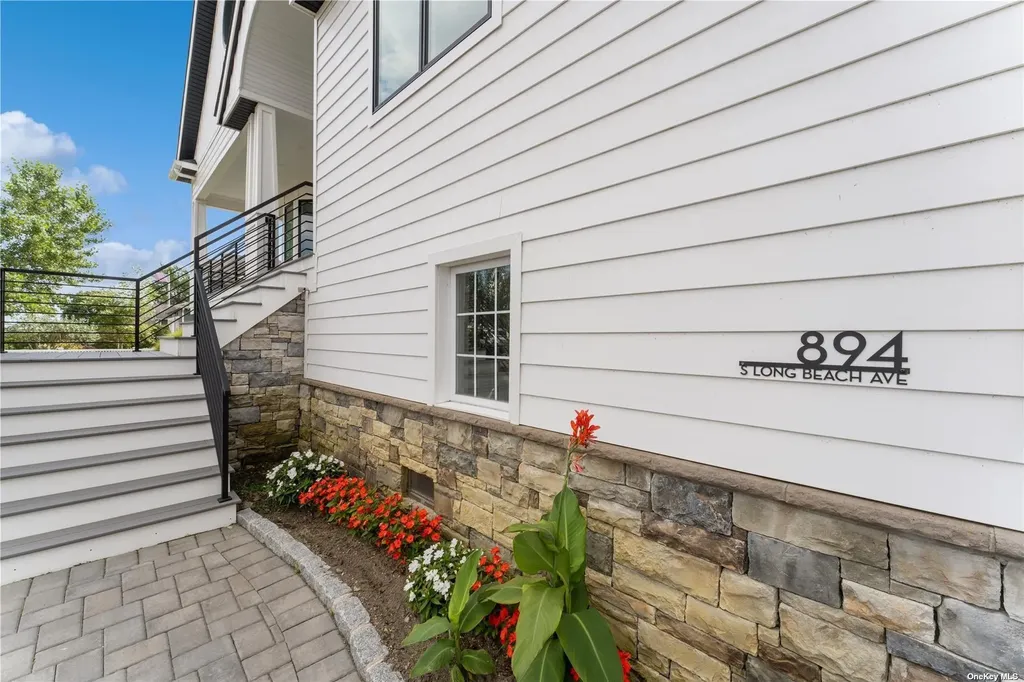 894 S Long Beach Avenue Freeport NY 11520