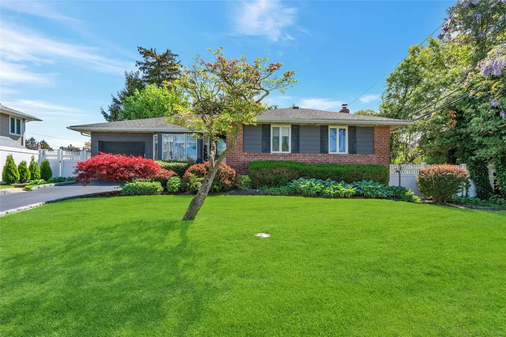 142 Sutton Drive Oyster Bay NY 11803