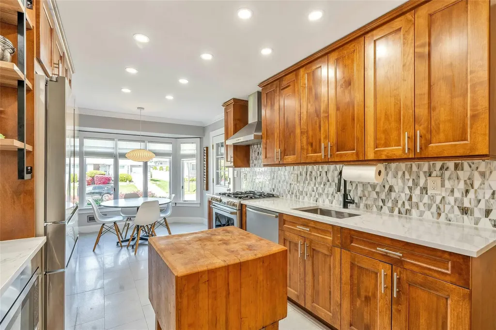 142 Sutton Drive Plainview NY 11803