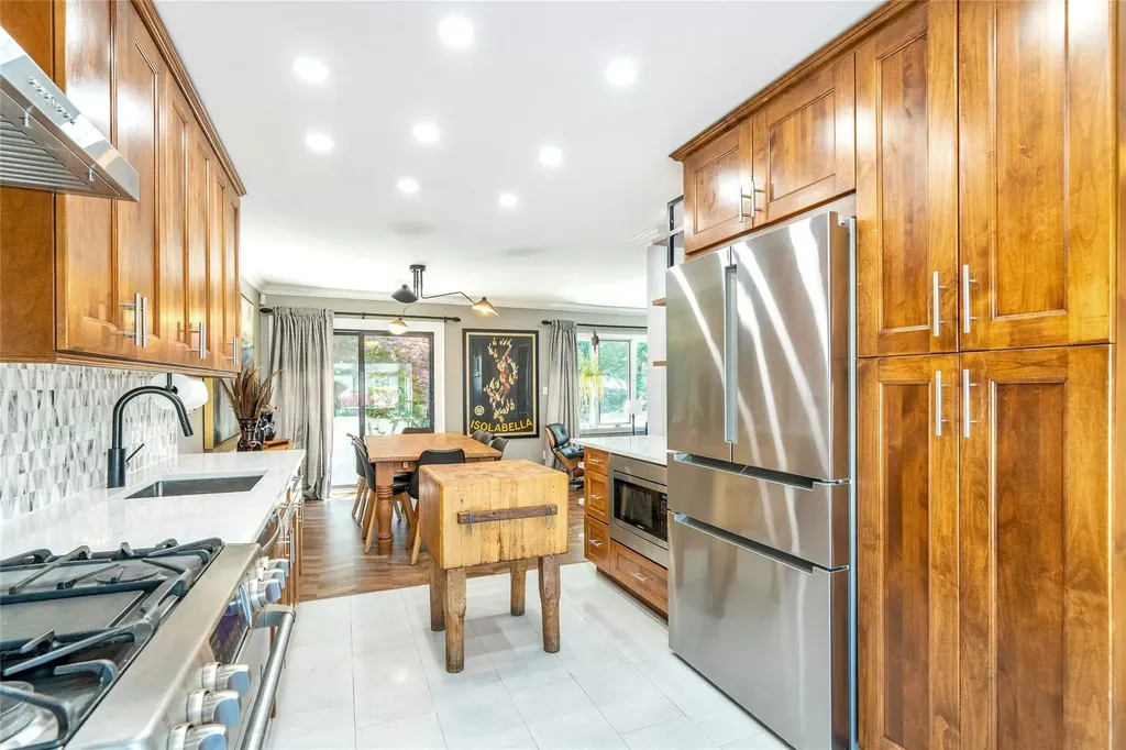 142 Sutton Drive Plainview NY 11803