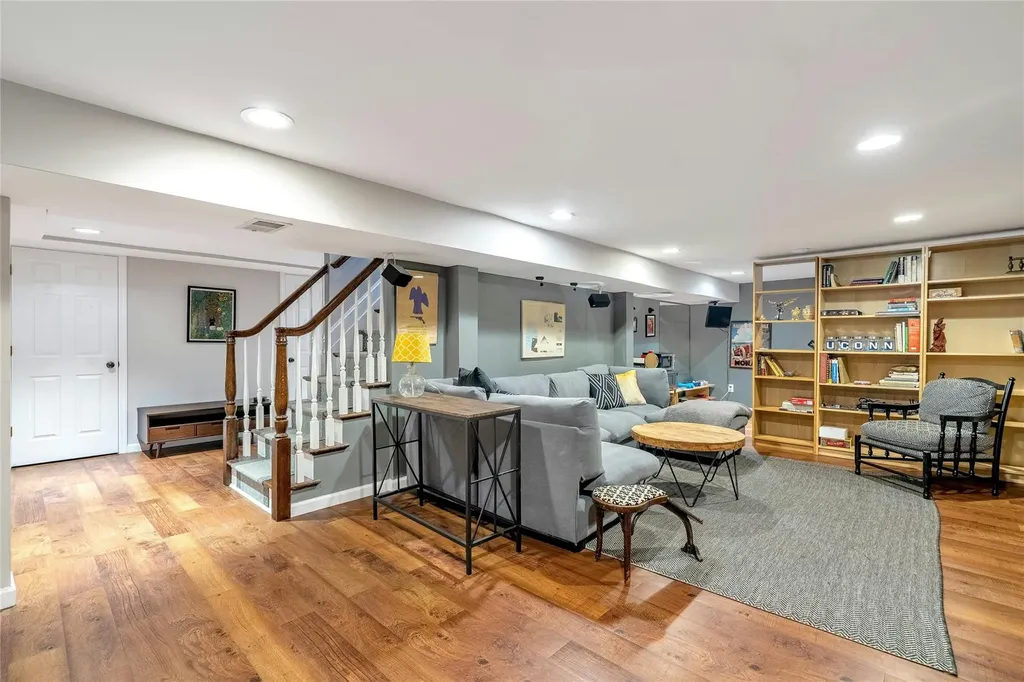 142 Sutton Drive Plainview NY 11803