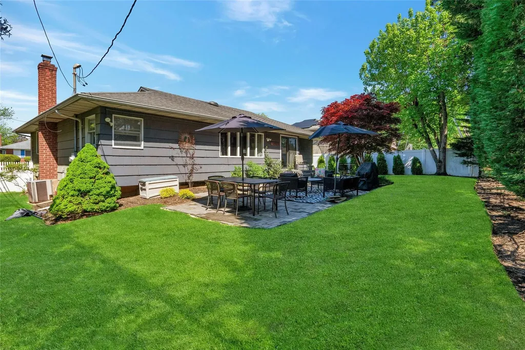 142 Sutton Drive Plainview NY 11803