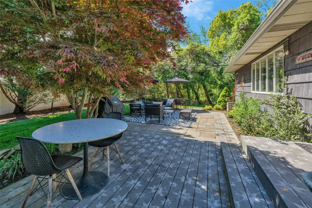 142 Sutton Drive Plainview NY 11803