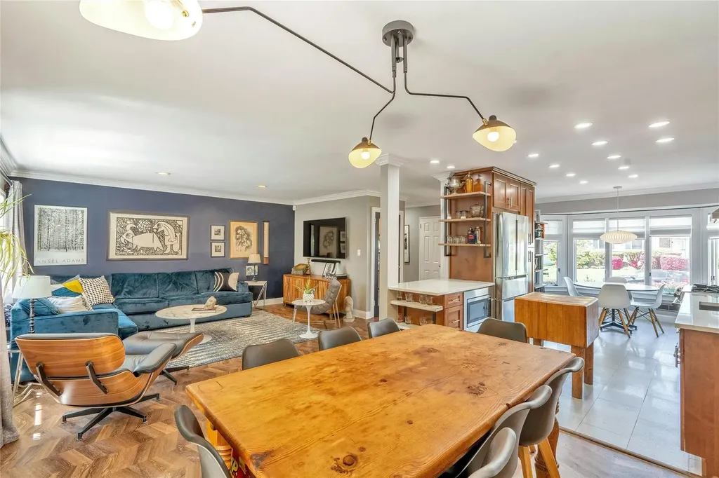 142 Sutton Drive Plainview NY 11803