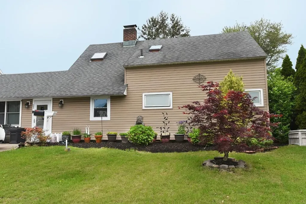 21 Potter Lane Levittown NY 11756